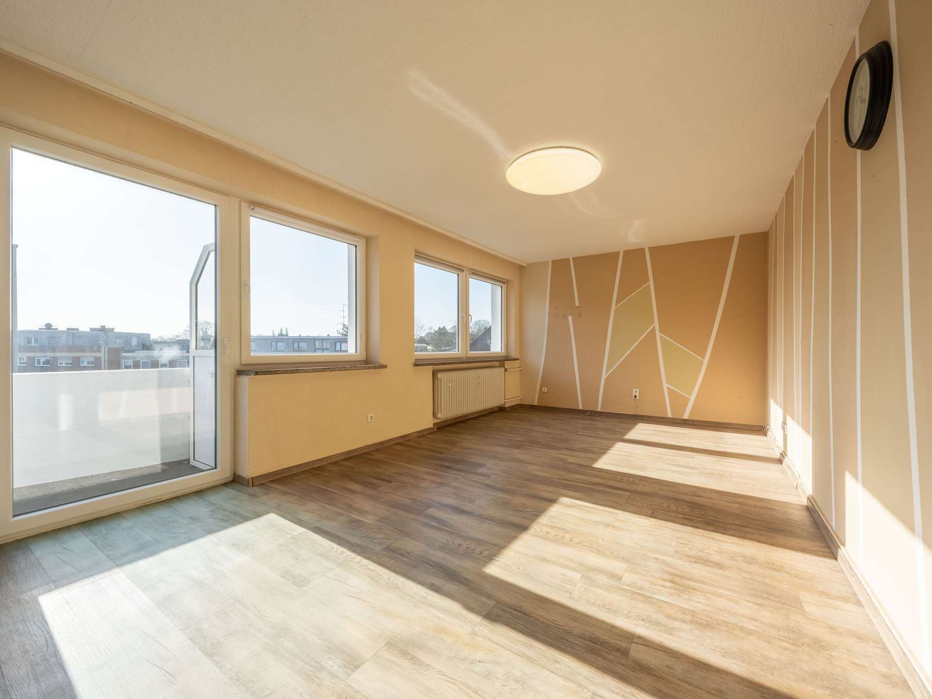 Immobilie in Bottrop - Barrierearme 2,5-Zimmer-Wohnung mit Aufzug und zwei Balkonen in zentraler Innenstadtlage - Bild 2