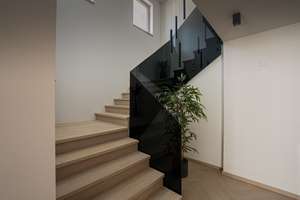 Luxuriöses und modernes Haus mit Pool, Privatstraße & Vollmöblierung - 430m² Innenfläche – Die vollständige Adresse der Immobilie erhältst du vom Anbieter., 80995 Ludwigsfeld, München – Vorschaubild 4