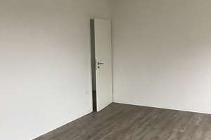Schöne 3-Zimmerwohnung mit Vinylboden und Wannenbad im Dachgeschoss – Ungelsheimer Str. 4C, 47259 Hüttenheim, Duisburg – Vorschaubild 9