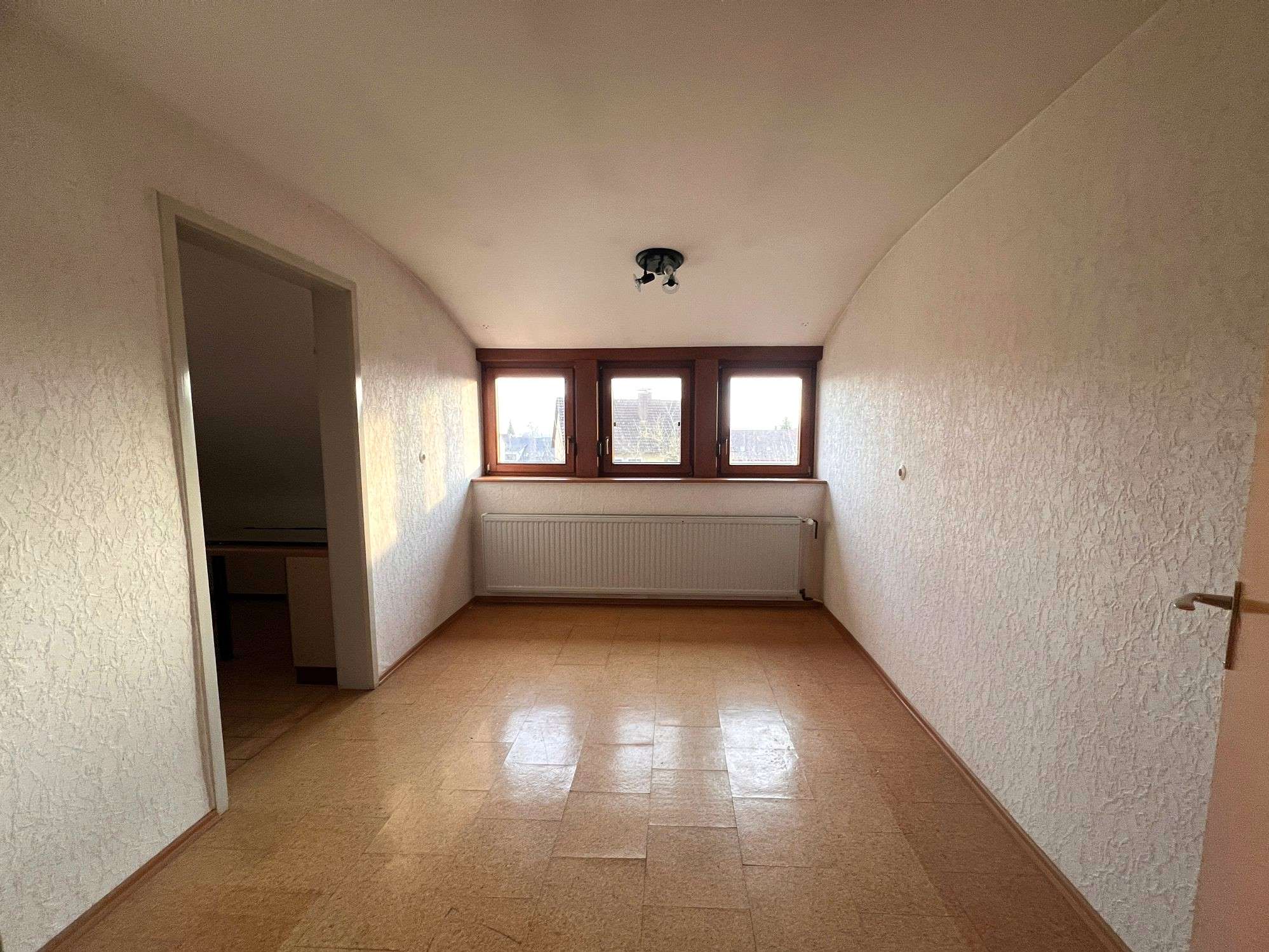 Immobilie in Asselfingen - CHARMANT & RUHIG GELEGEN: Zweifamilienhaus mit Garage und schönem Garten in Asselfingen zu verkaufen - Bild 2