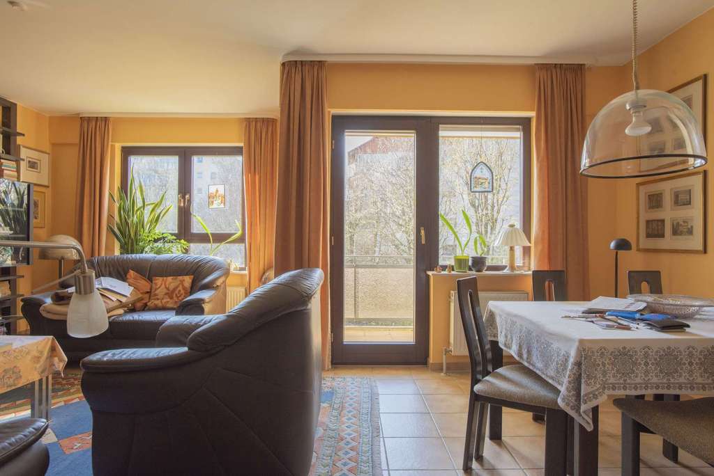 Immobilie in Steinbach - Energetisch gut, Lage auch! Top gepflegte 2ZKB mit Aussichtsbalkon und Garage. Käuferprovisionsfrei! - Bild 3