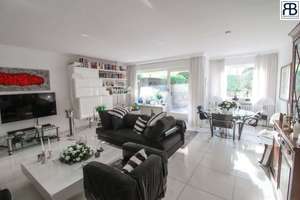 Exklusive Kapitalanlage in Köln: Stilvolle Wohnung mit Pool am Stadtwald