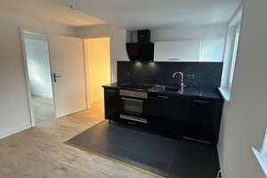 Dachgeschoss: Große & Feine 1 Zimmer mit Top-Einbauküche