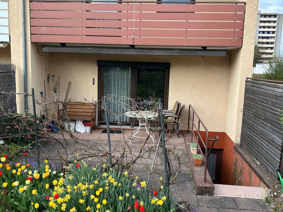 Hinteransicht und Terrasse