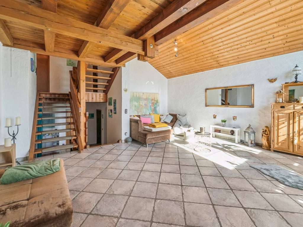 Immobilie in Winhöring - Einfamilienhaus mit vielseitiger Nutzungsmöglichkeit in Winhöring - Bild 1