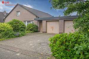 Charmantes Familiendomizil mit viel Platz und Potential – Friesland (Kreis) – Vorschaubild 1