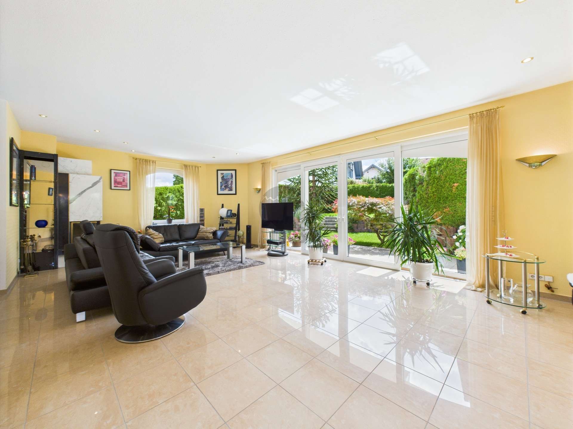 Immobilie in Lehrensteinsfeld - REPRÄSENTATIV & HOCHWERTIG – EIN HAUS, DAS SICH VON DER MASSE ABHEBT - Bild 2