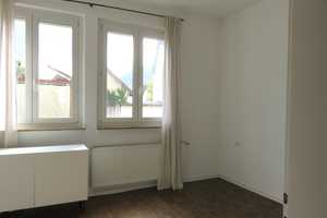 Sofort verfügbar: 2-3 Familienhaus in Metzingen-Neuhausen – Reutlingen (Kreis) – Vorschaubild 3