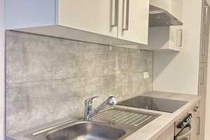 Die erste eigene Wohnung? Modernisiert mit Terrasse und Einbauküche! – Stuttgart – Vorschaubild 2