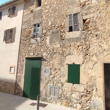 Steinhaus mit viel Charakter, das in Vilafranca renoviert werden muss