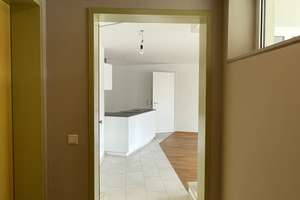 Helle 4 Zimmer Helle 4 Zimmer  Wohnung - Loggia mit Ausblick über ruhigen grünen Innenhof – Watzmannstraße 4, 81541 Obergiesing, München – Vorschaubild 5