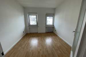 Attraktive 4-Zimmerwohnung mit Balkon in zentraler,ruhiger Lage! WG geeignet! – Klosterstr. XX, 40211 Düsseldorf – Vorschaubild 9