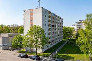 Großzügig geschnittene 4 ZKB Wohnung mit 2x Balkone - Augsburg, Haunstetten – Die vollständige Adresse der Immobilie erhältst du vom Anbieter., 86179 Haunstetten-West, Augsburg – Vorschaubild 2
