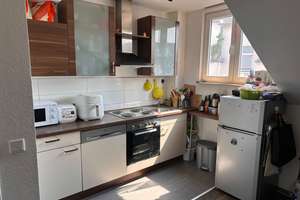 Charmante 2-Zimmer-Dachgeschosswohnung im Herzen von Aachen (teilmöbiliert) – Beeckstraße 1-3, 52062 Kaiserplatz, Aachen – Vorschaubild 3