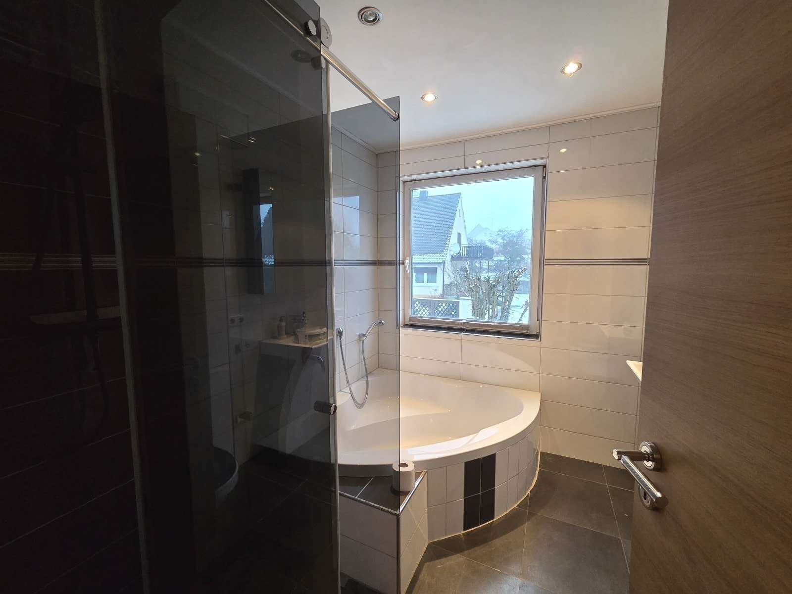 Immobilie in Untermerzbach - Großzügiges EFH (Wfl. 195 m²) mit Garage und sonnigem Garten in Siedlungslage von Untermerzbach
 - Bild 5