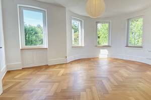 Sonnige 4-Zi-Wohnung. Ausblick ins Grüne. Altbaucharme. Großzügigkeit. Neubezug. Nähe Davosweg