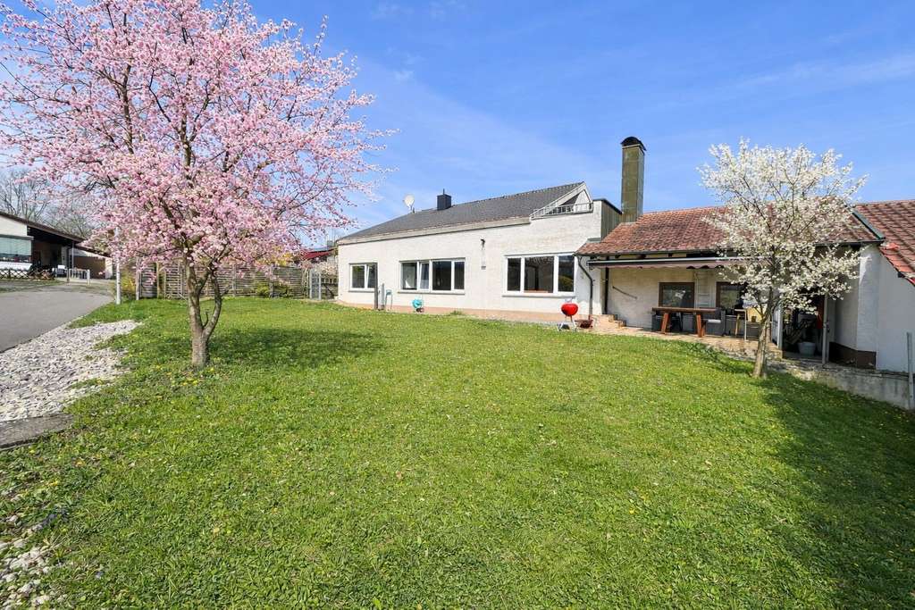 Immobilie in Weilheim an der Teck - Wohnhaus mit Einliegerwohnungslösung - Bild 0