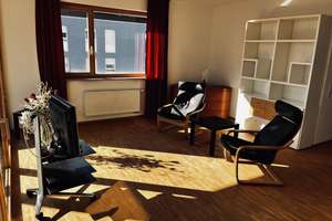 Helle, möblierte 2,5-Zimmer-Wohnung mit Balkon, Tiefgarage und Aufzug am Kuhberg – Die vollständige Adresse der Immobilie erhältst du vom Anbieter., 89077 Weststadt, Ulm – Vorschaubild 2