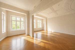 Vom Schönen das Schönste! bezugsfreie 200 qm mit Blick auf den Platz in der Giesebrechtstraße