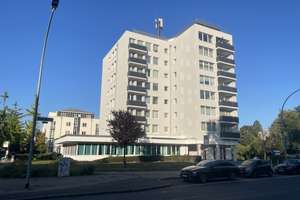 Helle und freundliche 4 Zimmerwohnung mit Tiefgaragenstellplatz in Oberkassel/Grenze Niederkassel