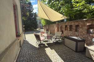 Charmantes Einfamilienhaus mit separatem Hinterhaus in erstklassiger zentraler Lage. – Die vollständige Adresse der Immobilie erhältst du vom Anbieter., 95233 Helmbrechts – Vorschaubild 3