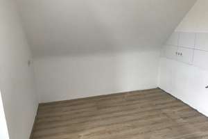 Freundliche 2,5-Zimmer-DG-Wohnung mit Einbauküche und Balkon, Klima in Düsseldorf – Im Kämpchen 1, 40549 Heerdt, Düsseldorf – Vorschaubild 6