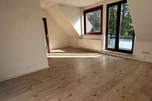 Neugraben-Fischbek: Helle 2-Zimmer-Dachgeschosswohnung mit Balkon