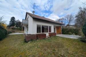 SANIERUNGSBEDÜRFTIGES FREISTEHENDES EINFAMILIENHAUS