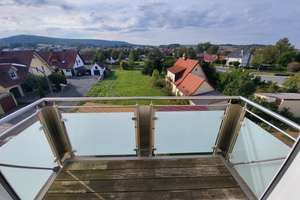 Wohnen mit Charakter: Drei-Zimmer-Dachgeschosswohnung in Reckendorf