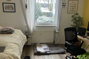 Geschmackvolle Wohnung mit drei Zimmern sowie zwei Balkonen und Einbauküche in Köln - Junkersdorf – Stüttgerhofweg 5, 50858 Junkersdorf, Köln – Vorschaubild 3