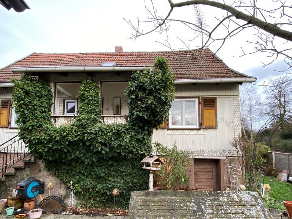 Gemütliches Bauernhaus mit Nebengebäude und idyllischem Garten