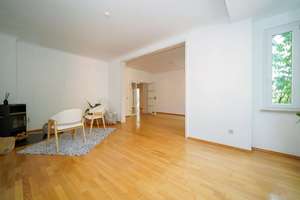 Großzügig statt gewöhnlich: Altbauwohnung in der Nordstadt – Die vollständige Adresse der Immobilie erhältst du vom Anbieter., 90408 Uhlandstraße, Nürnberg – Vorschaubild 2