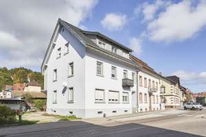 Mehrfamilienhaus in zentraler Lage mit 3 WHE in 79215 Elzach – Die vollständige Adresse der Immobilie erhältst du vom Anbieter., 79215 Elzach – Vorschaubild 1