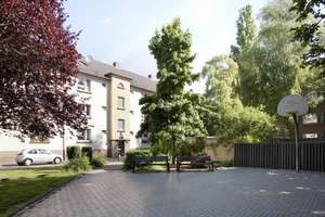 Wohnung mit neuen Böden in Lierenfeld