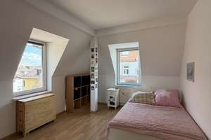Traumhafte 2,5 Zimmer Dachgeschoss Wohnung Augsburg ab 01.08 – Innere Uferstraße 15, 86153 Rechts der Wertach, Augsburg – Vorschaubild 2