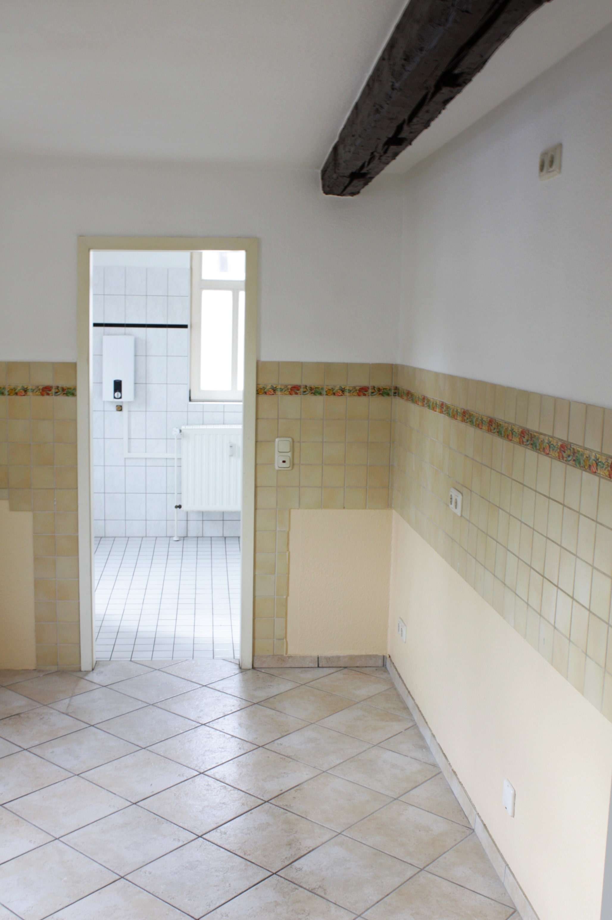 Immobilie in Schotten - Dreiseitig freistehend mit Vorgarten - MFH in Schotten - Bild 2