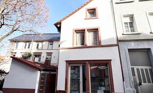 Charmantes Mehrfamilienhaus mit Entwicklungspotenzial – Attraktive Innenstadtlage in Neustadt