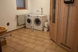 Großzügiges, teilmöbliertes Einfamilienhaus mit viel Holz, Sauna und kleinem Garten – Kinaderweg X, 85551 Kirchheim bei München – Vorschaubild 13