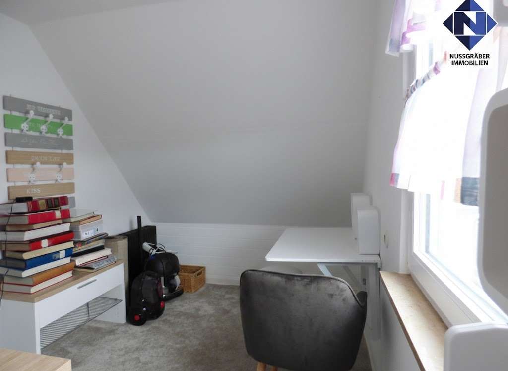 Immobilie in Wernau (Neckar) - Gepflegte 4,5-Zimmer-Wohnung im Dachgeschoss eines 3-Parteienhauses - Bild 1