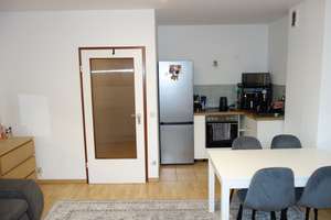 KOMFORT WOHNUNG IN URDENBACH HELL UND RUHIG KOMPLETT LAMINAT WANNENBAD 2 ZIMMER / 3. ETAGE (DG) – Gänsestraße 38, 40593 Urdenbach, Düsseldorf – Vorschaubild 3
