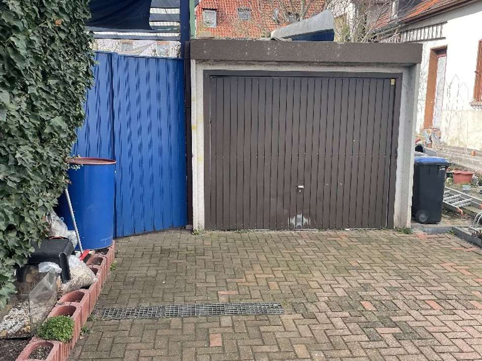 Hofbereich mit Garage