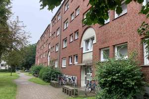 Wo das Leben so spielt - großzügige 4-Zimmer-Wohnung – St.-Gotthard-Straße 17, 28325 Tenever, Bremen – Vorschaubild 1