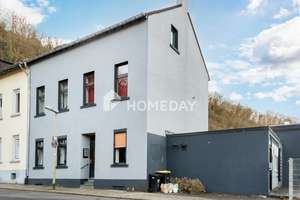 Charmantes MFH aus der Jahrhundertwende – Solide Kapitalanlage mit Entwicklungspotenzial