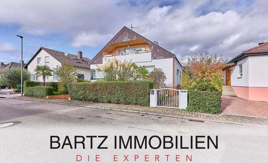 Helles Zweifamilienhaus mit Terrasse und großem Garten in ruhiger Wohnlage