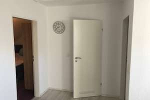 Charmante und voll möblierte 4 Zimmer Dachgeschoßwohnung – Henriettenstr. 11, 44793 Kruppwerke, Bochum – Vorschaubild 2