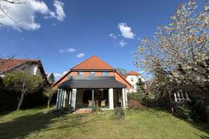Großzügiges Haus mit 3 bezugsfreien Wohnungen – ideal als Mehrgenerationenhaus. Top Zustand.