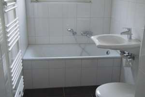 **Junges Paar im Glück mit dieser frisch renovierten 2-Zimmer-Wohnung** – Berliner Str. 18, 47138 Obermeiderich, Duisburg – Vorschaubild 2
