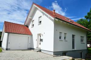 Charmantes Einfamilienhaus in ruhiger Lage – Die vollständige Adresse der Immobilie erhältst du vom Anbieter., 78628 Rottweil – Vorschaubild 1