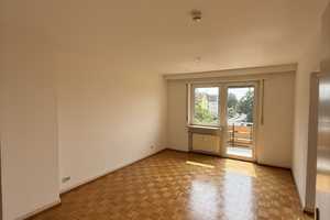 Attraktive 3-Zimmer-Wohnung mit Balkon, Mansarde und Keller sucht Eigentümer oder Kapitalanleger – Hauberrisserstraße 34, 65189 Wiesbaden – Vorschaubild 2