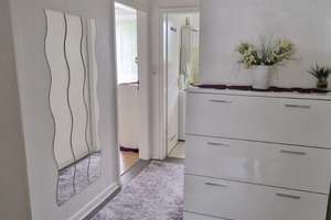 Gut vermietete 2-Zimmer-ETW mit Balkon und Stellplatz in ruhiger Lage von Wersten. – Die vollständige Adresse der Immobilie erhältst du vom Anbieter., 40591 Wersten, Düsseldorf – Vorschaubild 1
